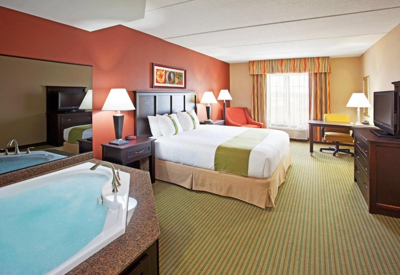 Holiday Inn Midland By Ihg Bagian luar foto