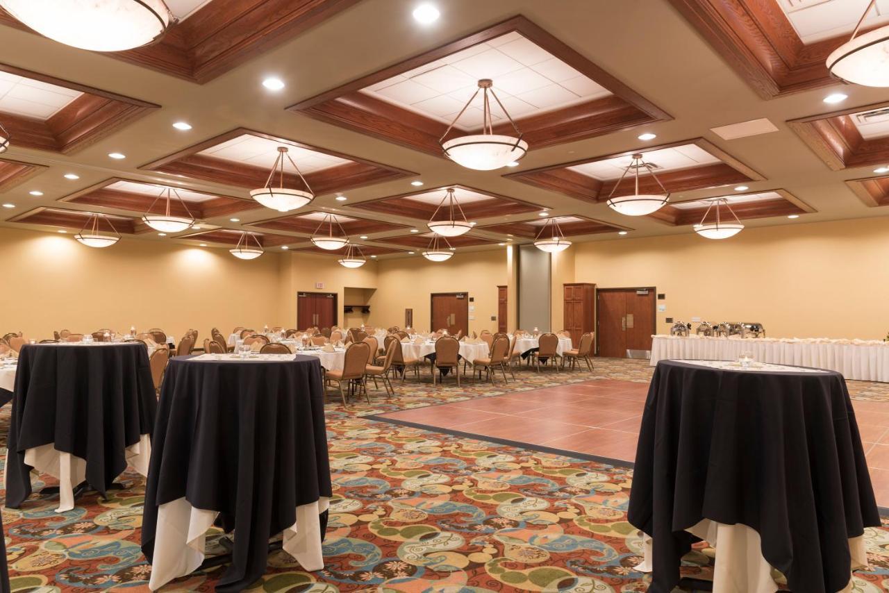 Holiday Inn Midland By Ihg Bagian luar foto