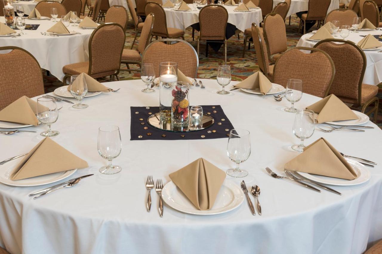 Holiday Inn Midland By Ihg Bagian luar foto