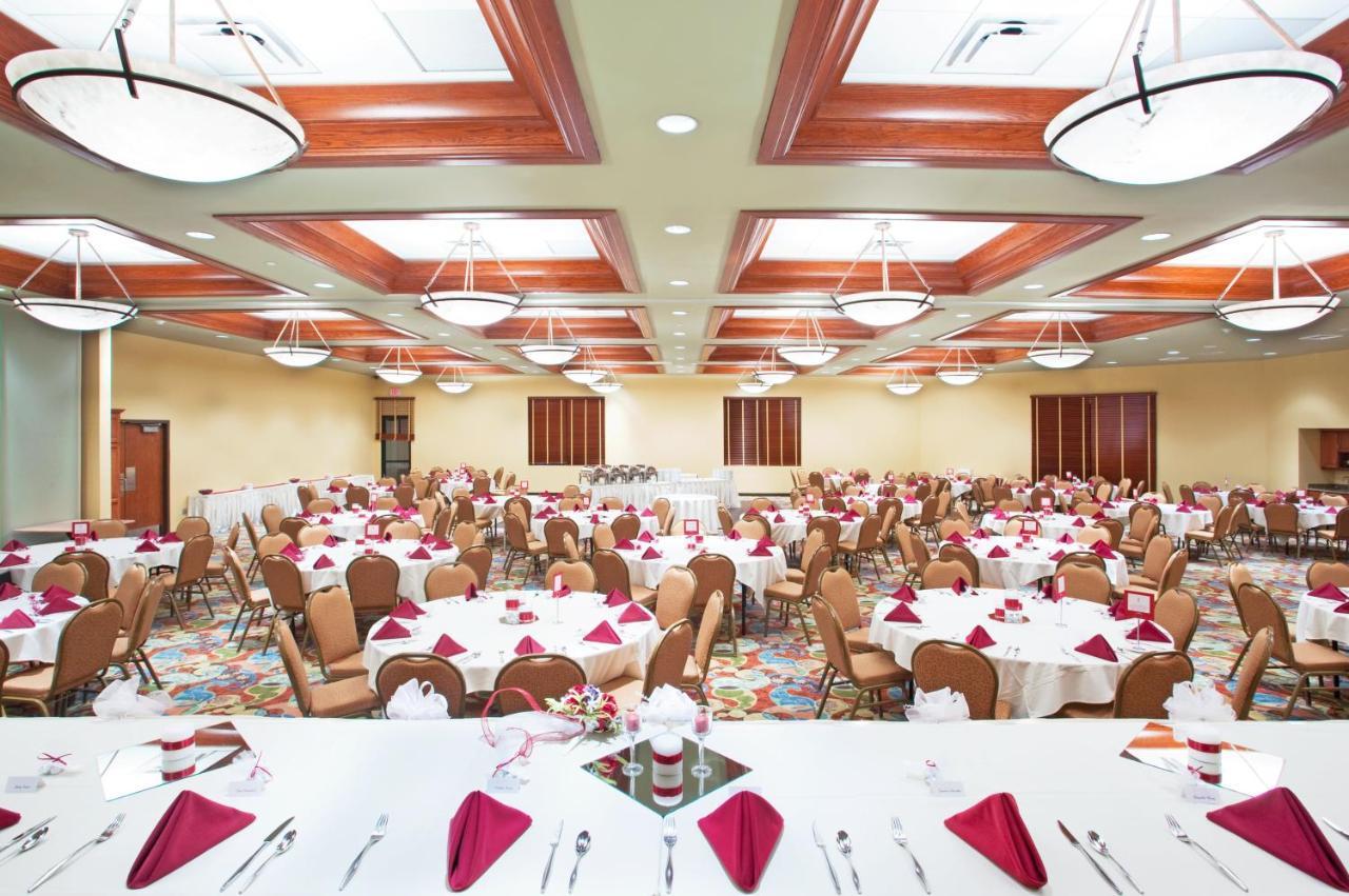 Holiday Inn Midland By Ihg Bagian luar foto