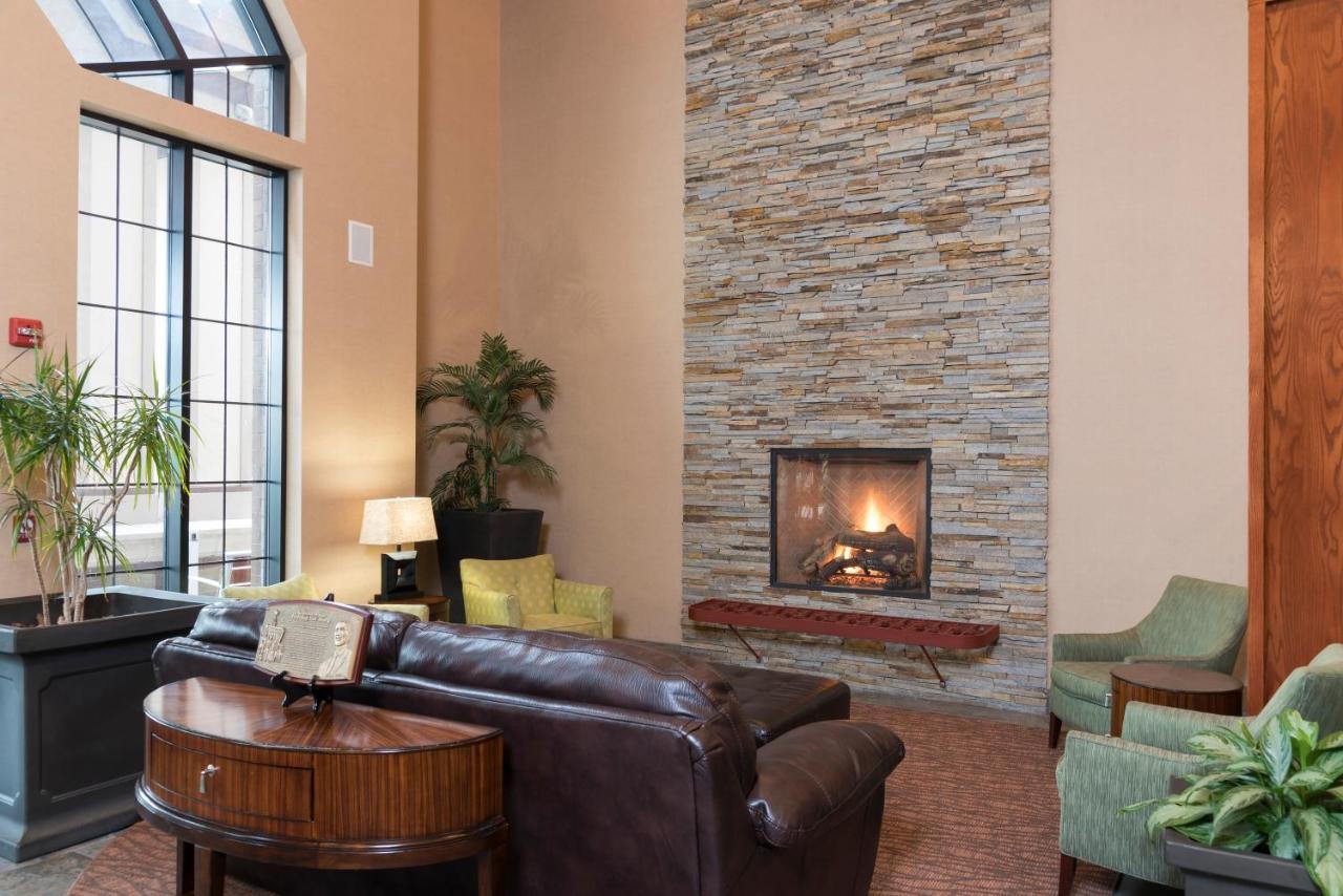 Holiday Inn Midland By Ihg Bagian luar foto