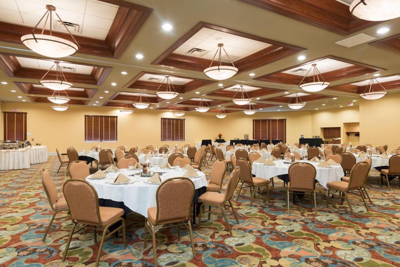 Holiday Inn Midland By Ihg Bagian luar foto